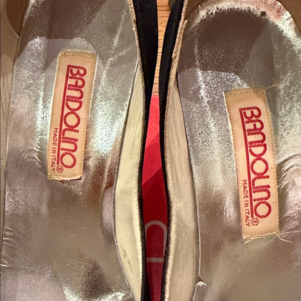 Bandolino VATIO ItalianBlackSatin PeepToe Fan AdornedHeelsElegance&comfort7.5M - Picture 6 of 8